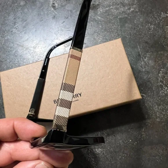 Burberry unisex sun glasses